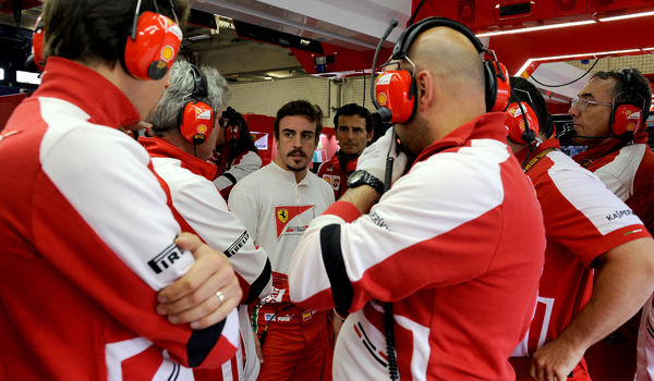 Alonso, en su box.