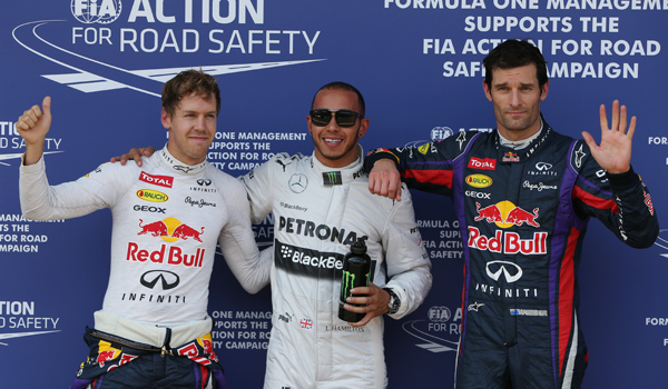 Hamilton, acompañado por Vettel y Webber.