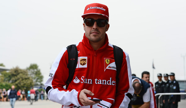 Alonso, llegando a Bahrein.