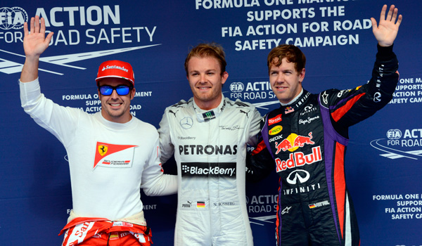 Alonso, Rosberg y Vettel, saludando.