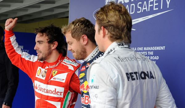 Alonso saluda junto a Vettel y Rosberg.