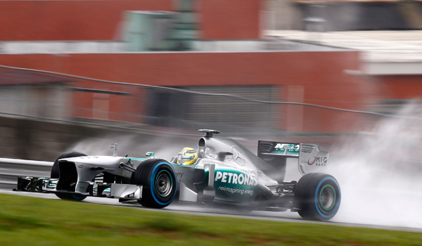 Rosberg, rodando en Brasil.