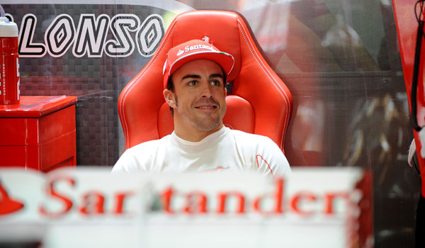 Alonso, hoy en el box de Ferrari.