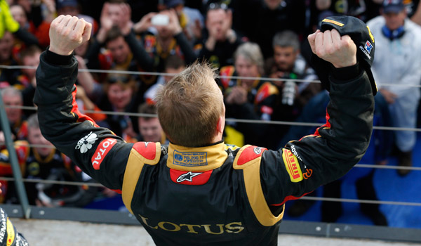 Kimi, celebrando la victoria en Australia.