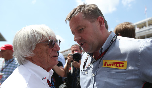 Ecclestone y Hembery, charlando.