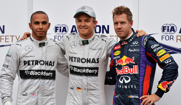 Hamilton, Rosberg y Vettel, saludando.