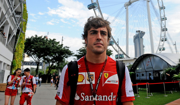 Alonso, llegando al circuito.