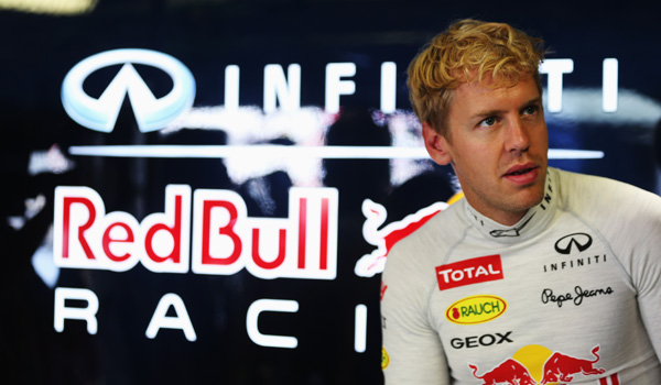 Vettel, en el box de Red Bull.