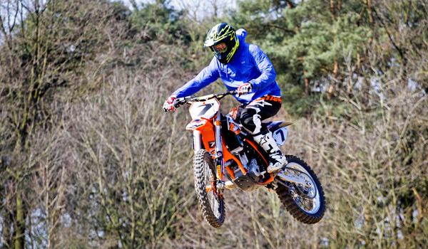 Kimi, practicando motocross.