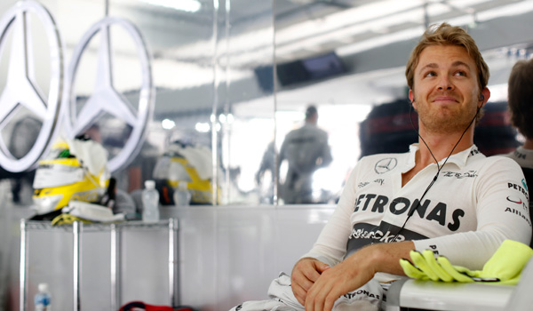 Rosberg, en el box de Mercedes.