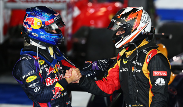 Vettel, saludando a Kimi.