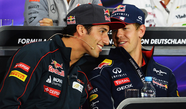 Ricciardo hablando con Vettel.