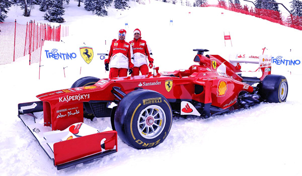 Alonso y Massa, con el F2012.