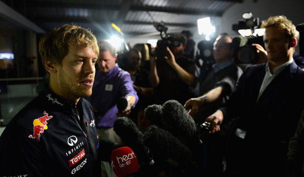 Vettel, atendiendo a los periodistas.
