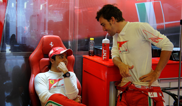 Massa, charlando con Alonso.