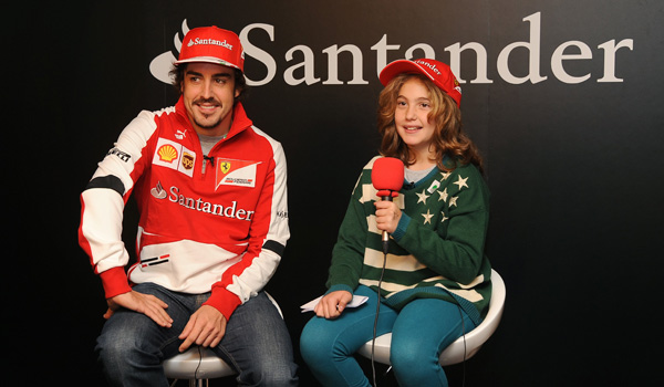Alonso con Daniela, su entrevistadora.