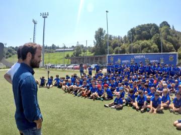 Juan Mata visita el Campus del Real Oviedo (Foto: RO).