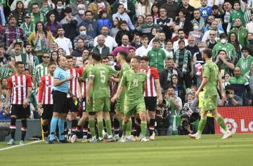 Roja clara de Nabil Fekir ante el Athletic Club en el Villamarín (Foto: Kiko Hurtado).