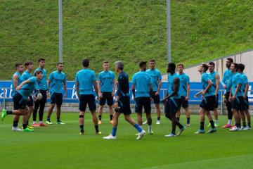 Los jugadores de la Real Sociedad, en un entrenamiento en Zubieta (Foto: Giovanni Batista).