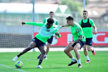 Junior Bita entrenando ante Dani García en Lezama (Foto: Athletic Club).