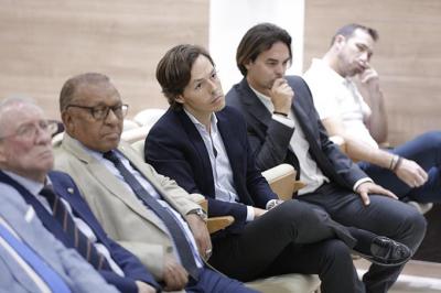 Manu, segundo por la derecha, en la presentación de Caminero.