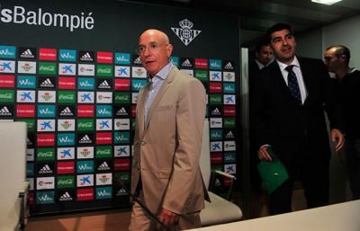 Lorenzo Serra Ferrer y Ángel Haro, en la sala de prensa del Villamarín.