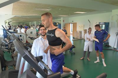 Sergio Canales en el reconocimiento médico.
