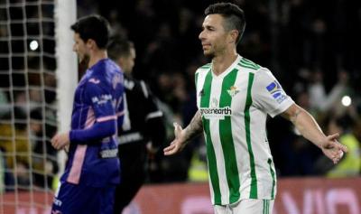 Rubén Castro celebra un gol con el Betis.