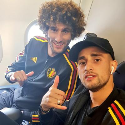 Adnan Januzaj en el avión que lleva a Moscú a la selección belga (FOTO: @BelRedDevils)
