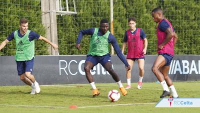 Apeh entrenándose  con el primer equipo (Foto: RCCV).