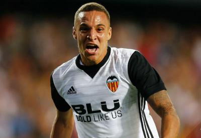 Rodrigo Moreno celebra un gol con el Valencia CF.