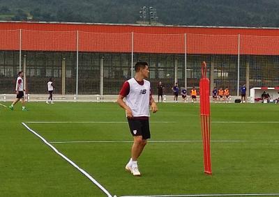 Yuri Berchiche durante un entrenamientotoso de Lasesarre (Foto: DMQ Bizkaia).