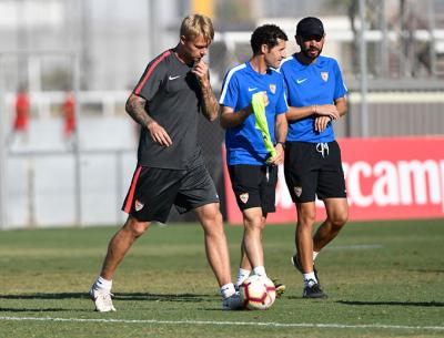 Simon Kjaer, en un entrenamiento del Sevilla (Foto: Kiko Hurtado).