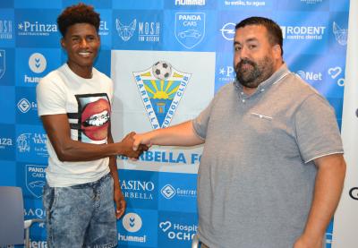Presentación de Mustafá con el Marbella.