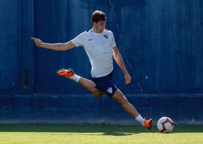 Álex Mula, en un entrenamiento de pretemporada con el Málaga CF (Foto: www.malagacf.com).