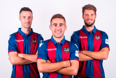 Márquez, Sena y Cecilio posan como capitanes del Levante UD FS. (Foto: Levante UD)