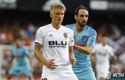 Wass se ha hecho con un puesto en el once titular. (Foto: Valencia CF)