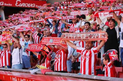 Aspecto de una de las gradas de El Molinón en el encuentro frente al Nástic (Foto: Luis Manso).