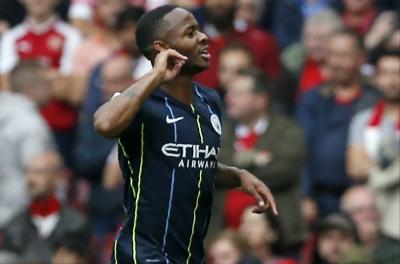 Sterling celebra un gol con el Manchester City. 