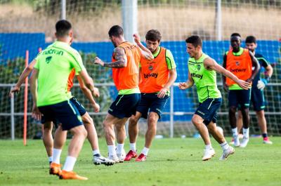 Prcic, en un entrenamiento del Levante (Adolfo Benetó).