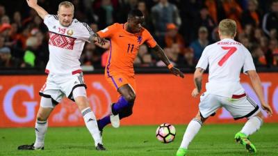 Promes, en un partido con Holanda.