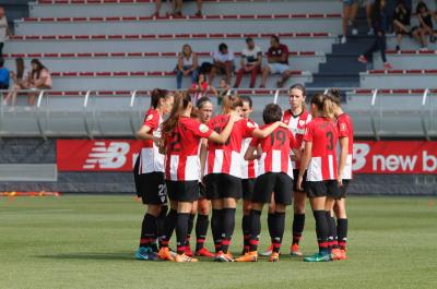 Las jugadoras del Athletic Femenino listas para jugar en Lezama.