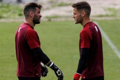 Herrerín y Remiro durante un entrenamiento en Lezama (Foto: EFE).