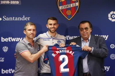 Borja Mayoral, en su presentación oficial con el Levante UD (David González).