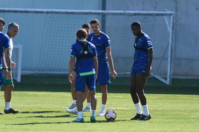 William Carvalho, en un entrenamiento del Betis (Foto: Kiko Hurtado).
