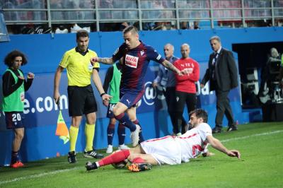 Franco Vázquez, ante el Éibar (Foto: EFE).