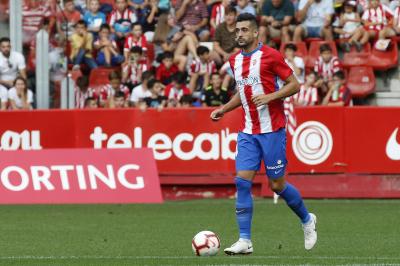 Álex Pérez, durante un partido con el Sporting en El Molinón (Foto: Luis Manso).