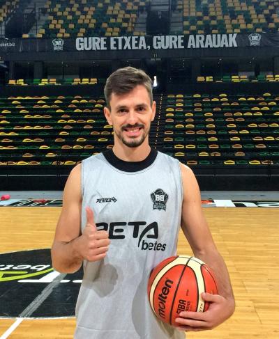 Rafa Huertas ya es un hombre de negro más en el Bilbao Arena