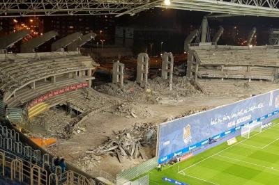 La grada Norte de Anoeta está a punto de desaparecer por completo (Foto: EDG).