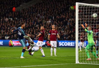 Fernando Llorente redondeó la goleada copera del Tottenham (Foto: @llorentefer19).